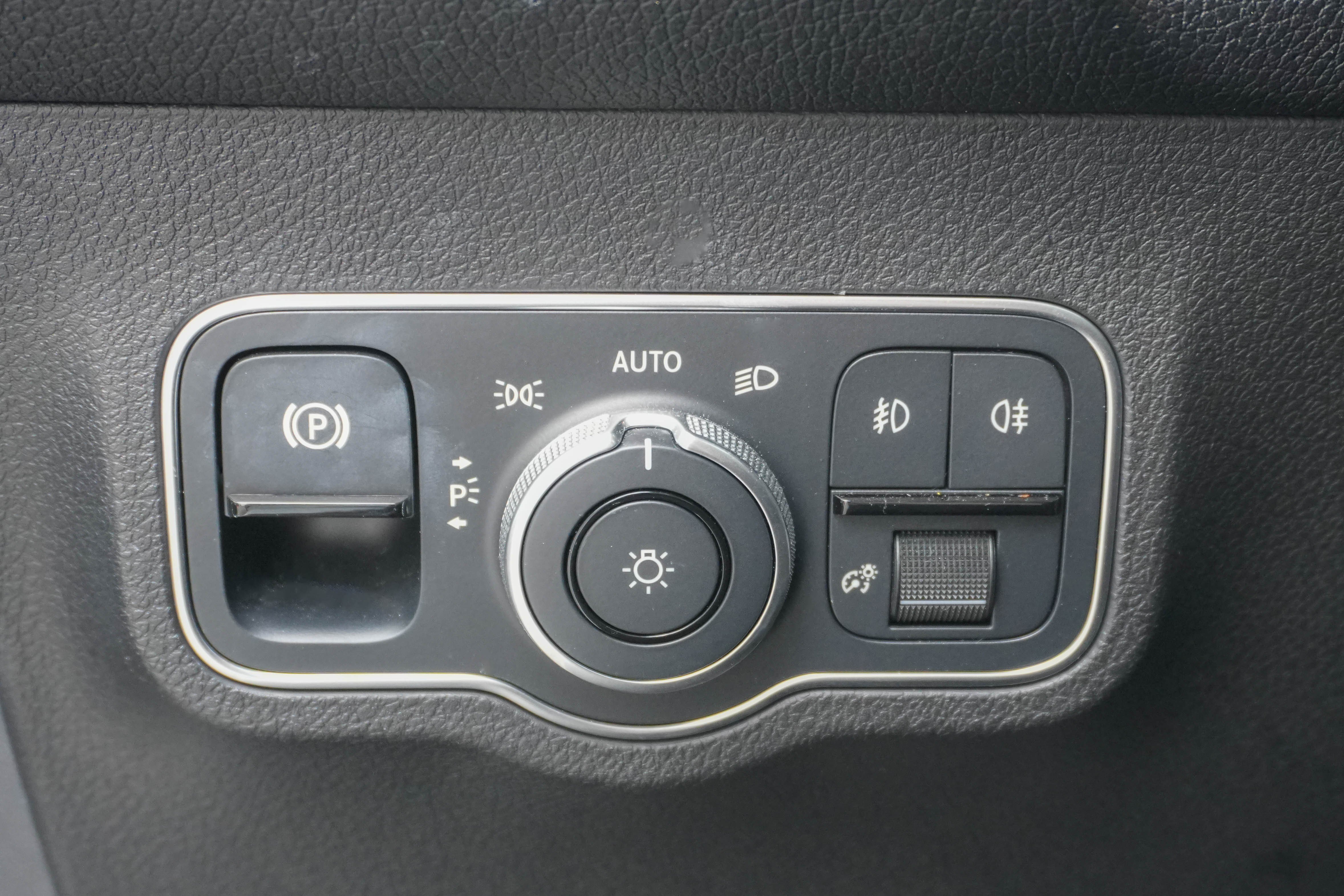 Used 2022 Mercedes-Benz GLB 250 4MATIC image 17