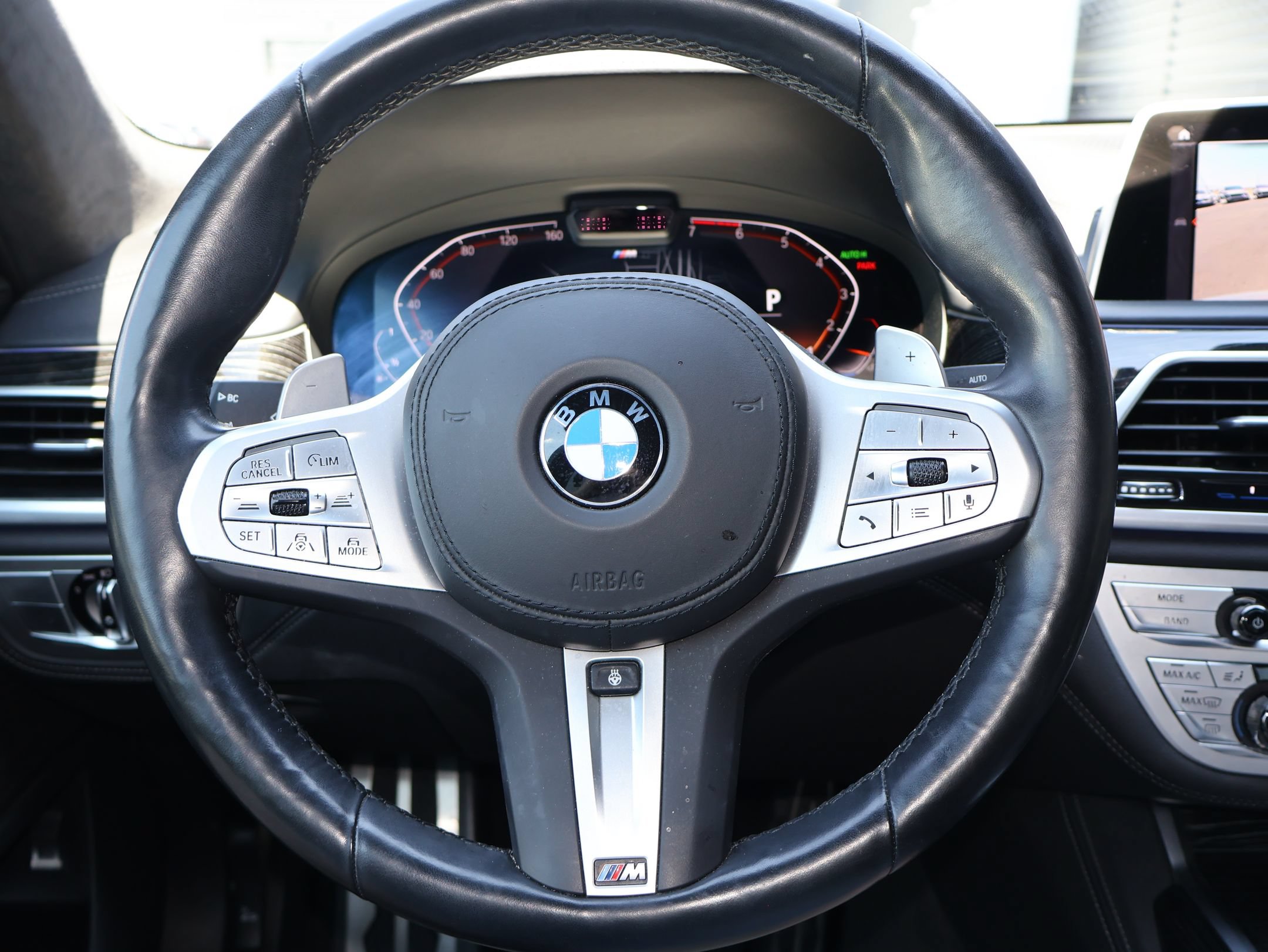 Used 2022 BMW 750i xDrive w/ Autobahn Package AWD/4WD image 14