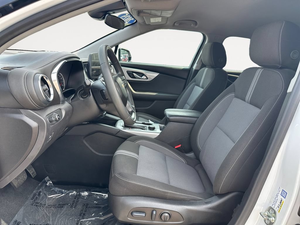 Used 2025 Chevrolet Blazer LT FWD image 9