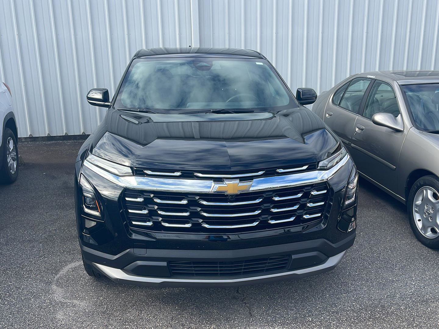 Used 2025 Chevrolet Equinox LT image 2