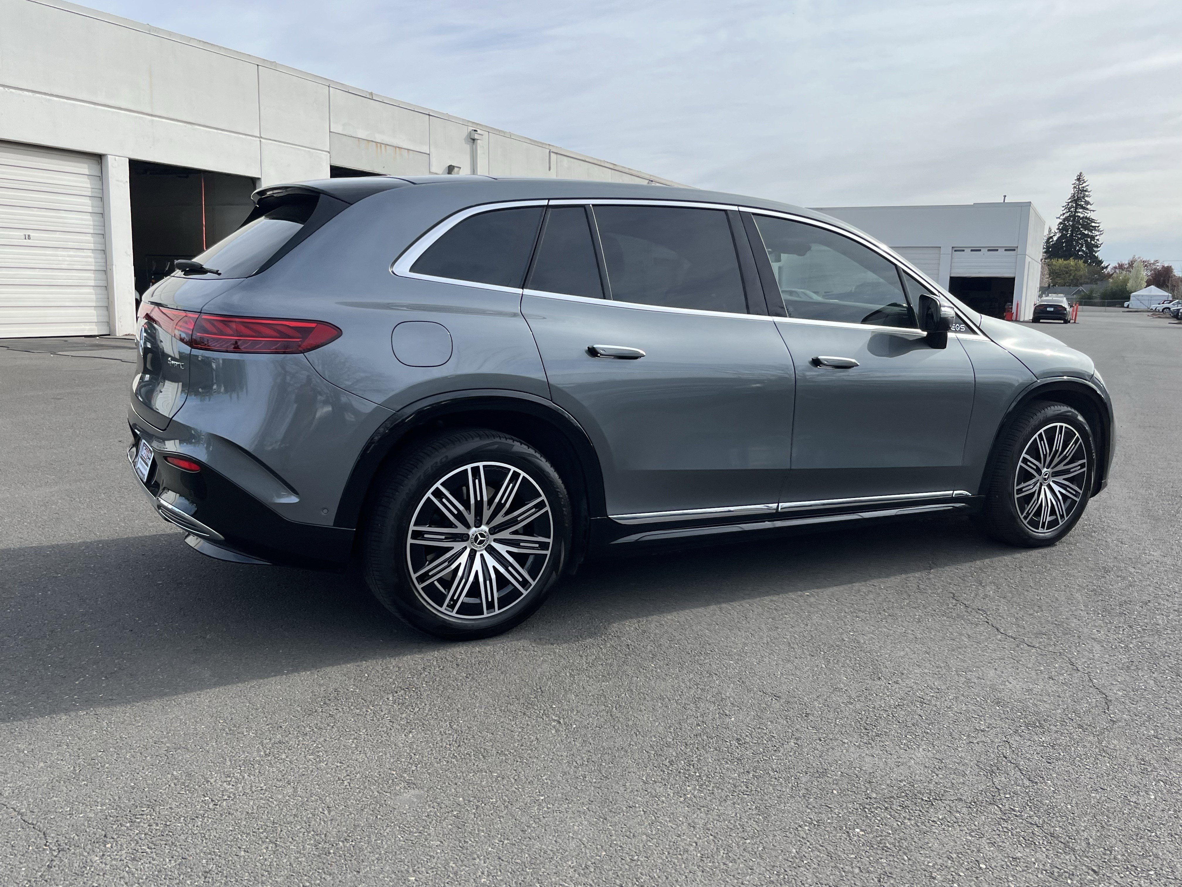 Used 2023 Mercedes-Benz EQS 580 4MATIC SUV image 6