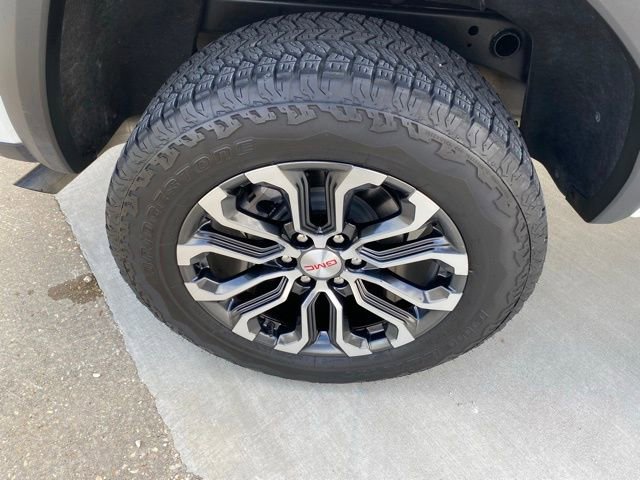 Used 2024 GMC Canyon Denali image 7