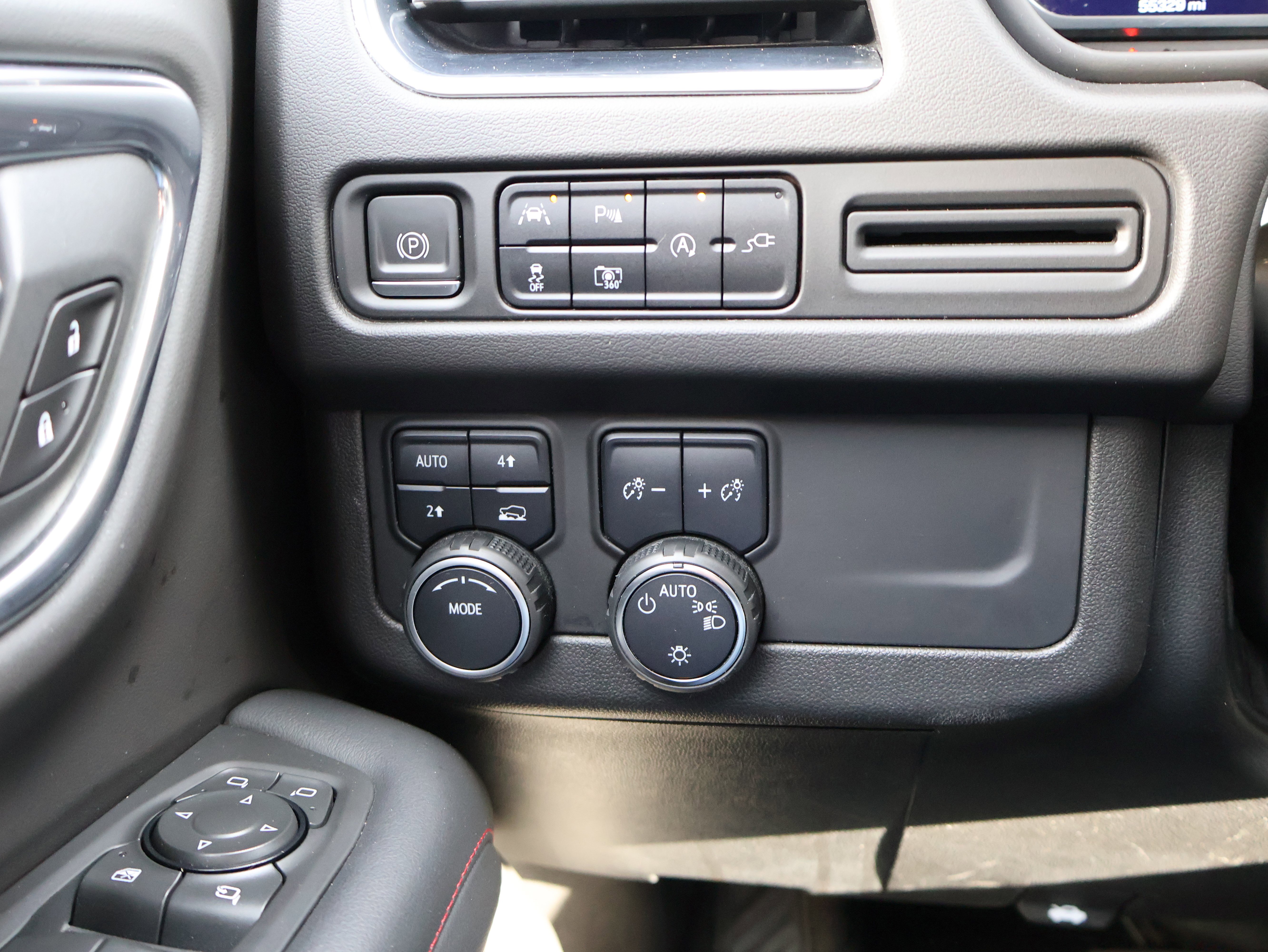 Used 2022 Chevrolet Suburban RST w/ Sport Performance Package AWD/4WD image 38