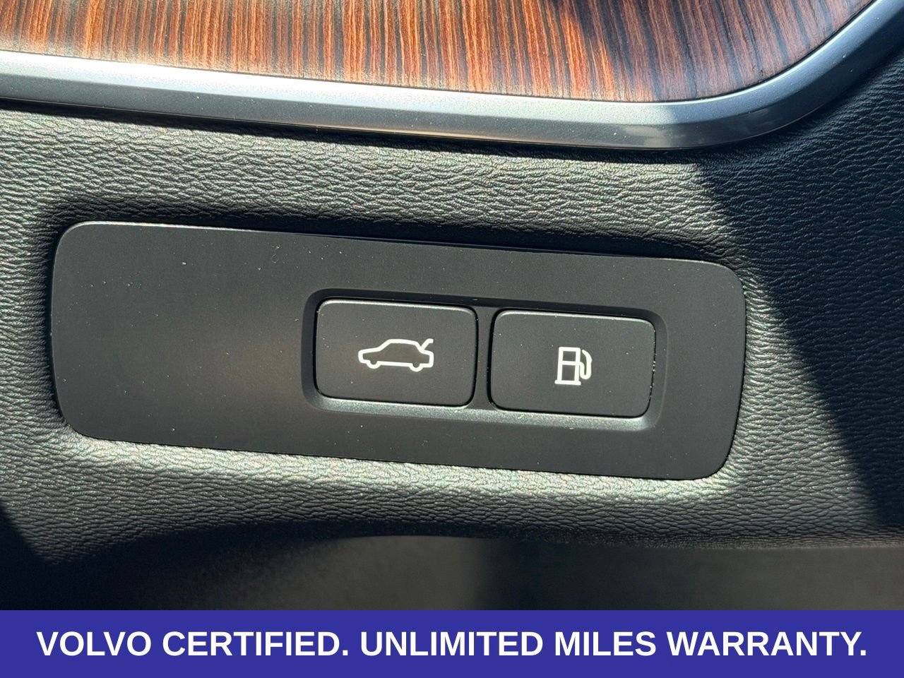 Certified 2024 Volvo XC60 T8 Ultimate w/ Protection Package Premier AWD/4WD image 21