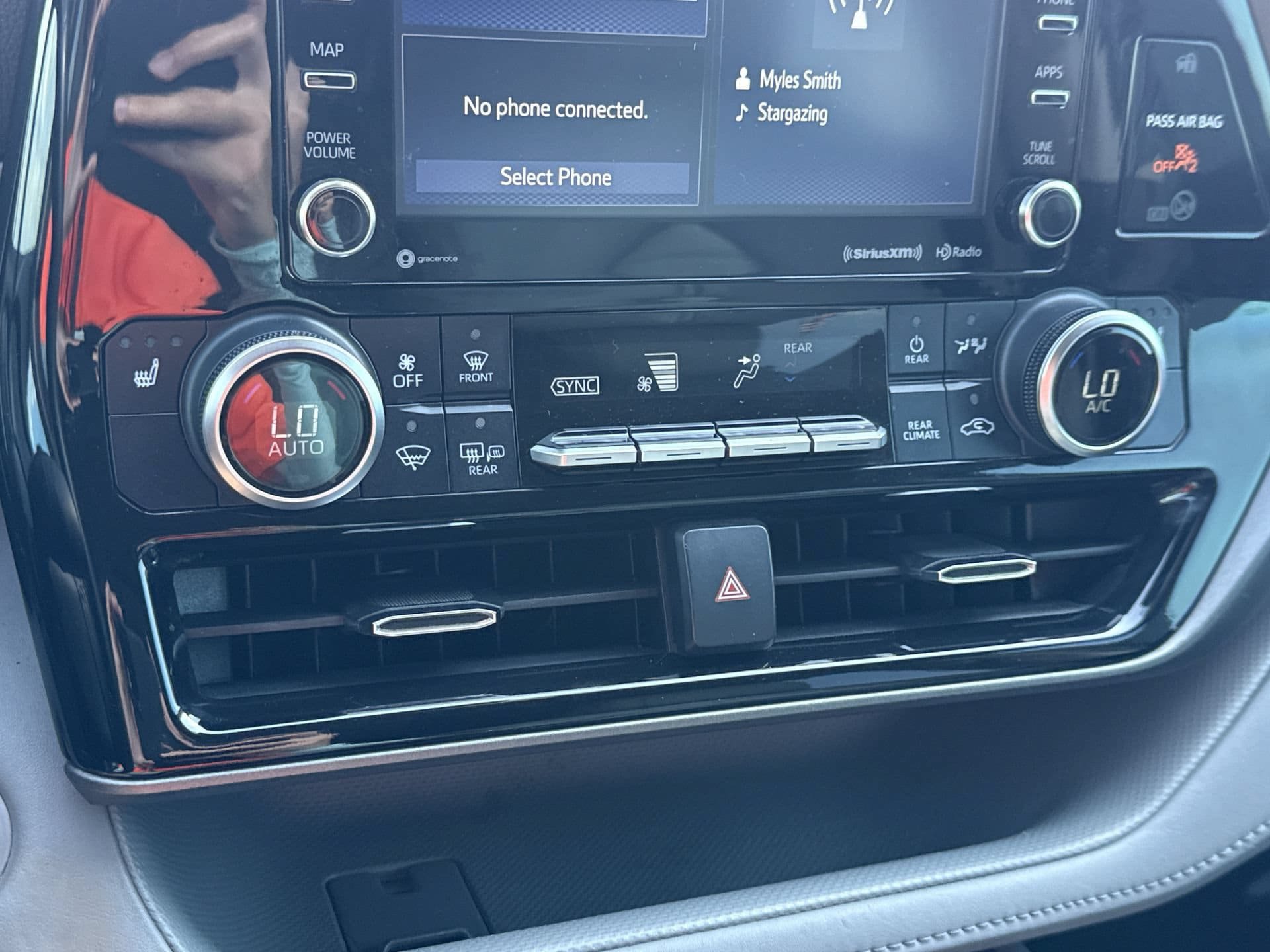 Certified 2021 Toyota Highlander XLE FWD image 17
