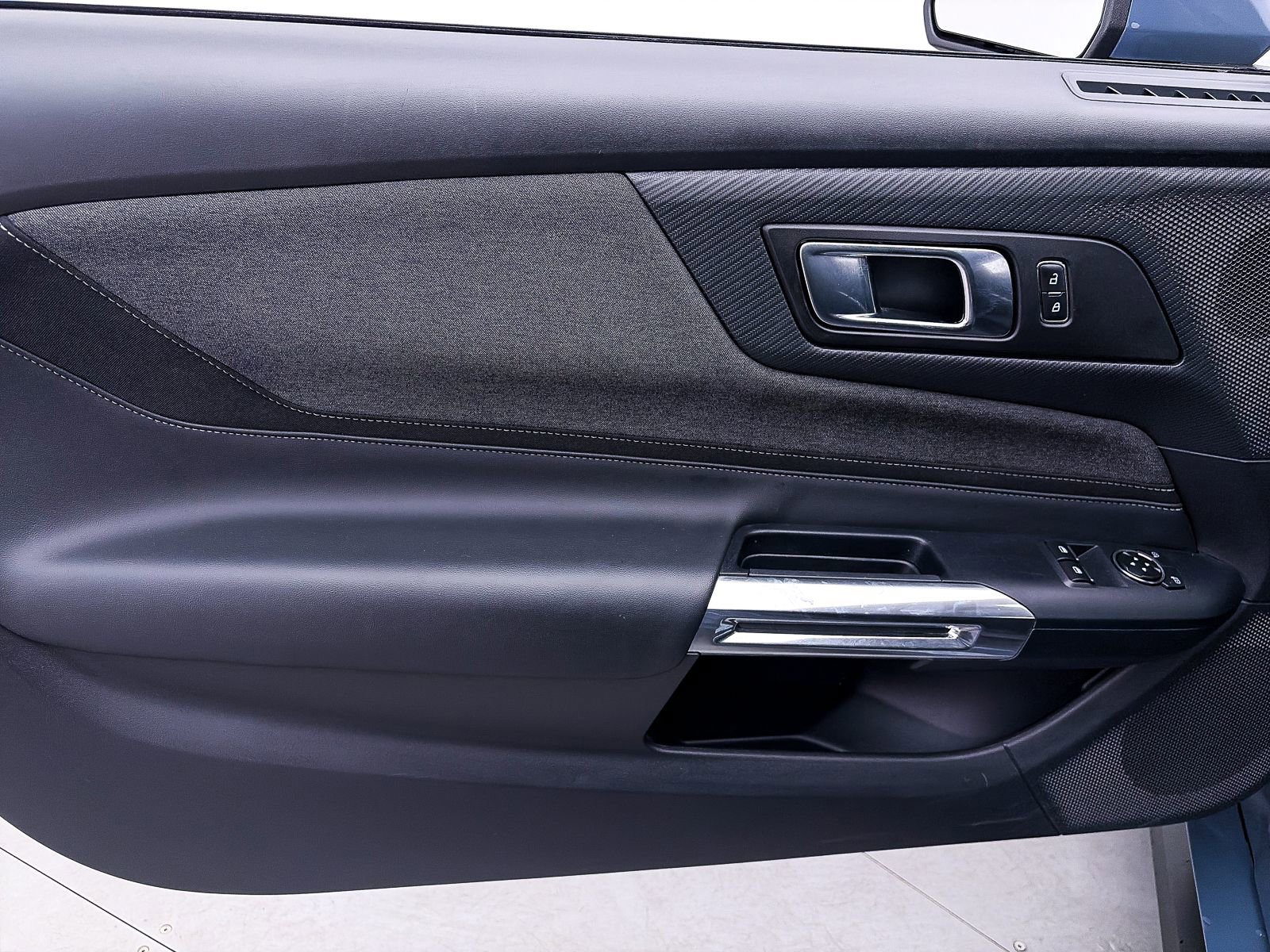 Used 2025 Ford Mustang Coupe RWD image 17