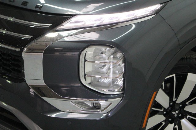 New 2026 Mitsubishi Outlander SE image 2