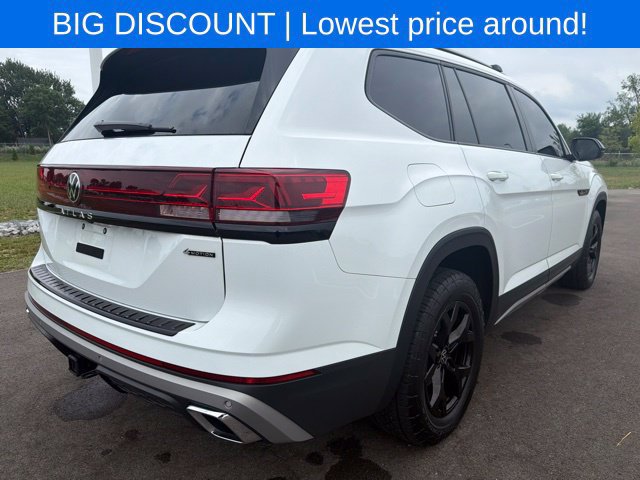 Used 2024 Volkswagen Atlas Peak Edition SE AWD/4WD image 10