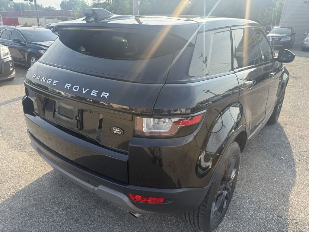 Used 2019 Land Rover Range Rover Evoque SE Premium image 4