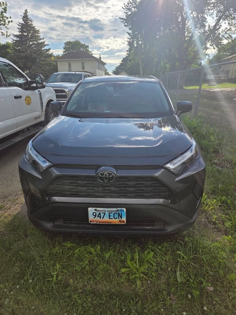 Used 2023 Toyota RAV4 LE AWD/4WD image 2