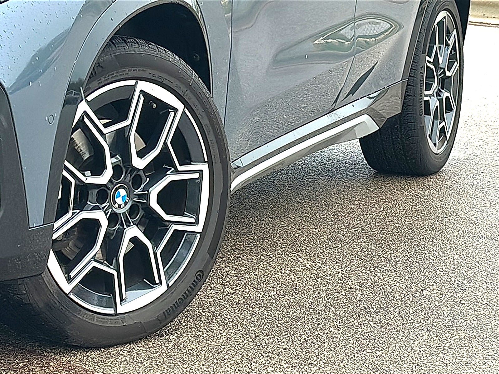 Used 2023 BMW X1 xDrive28i w/ Convenience Package AWD/4WD image 3