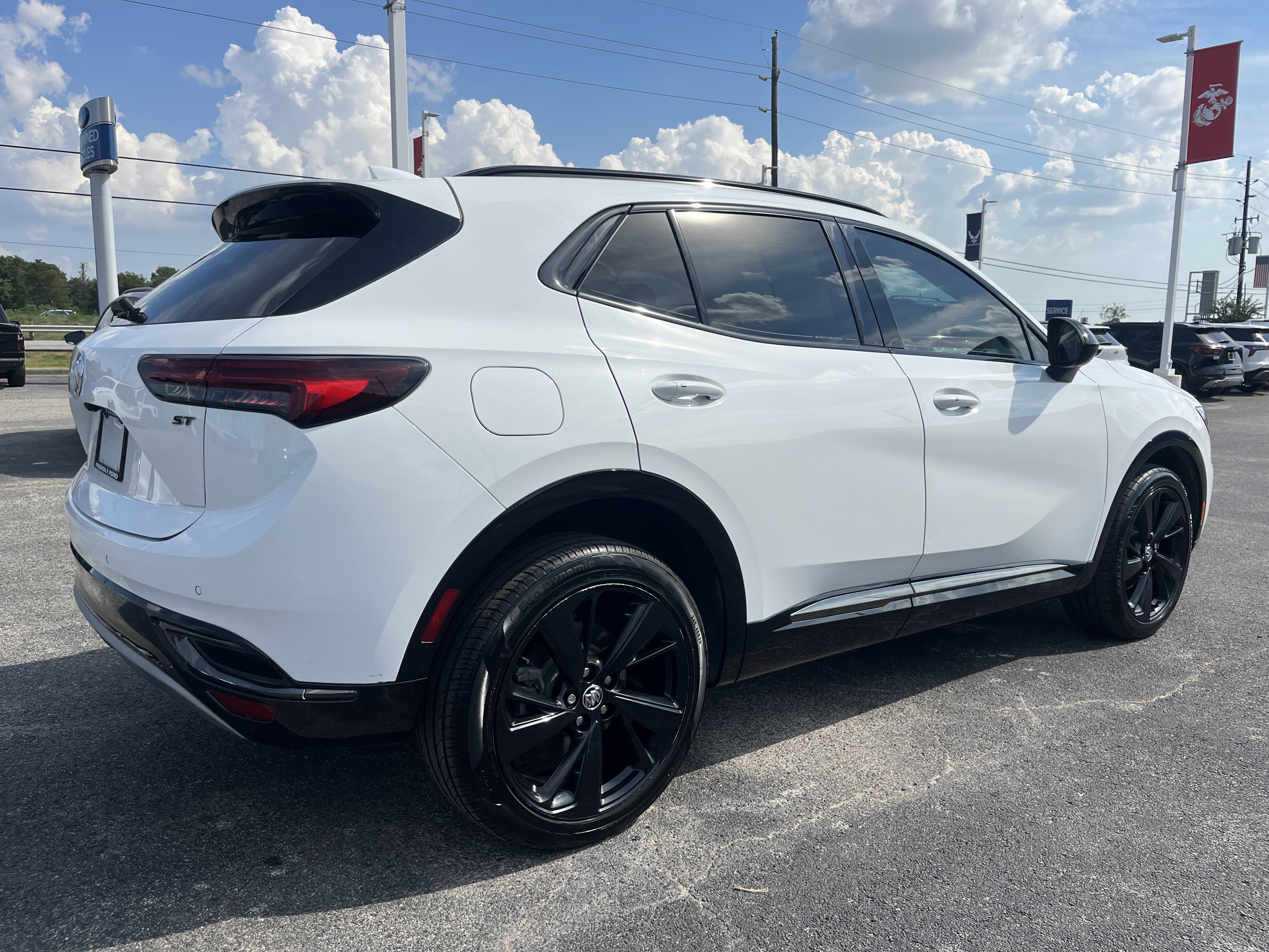 Used 2023 Buick Envision Essence w/ Sport Touring Package FWD image 2
