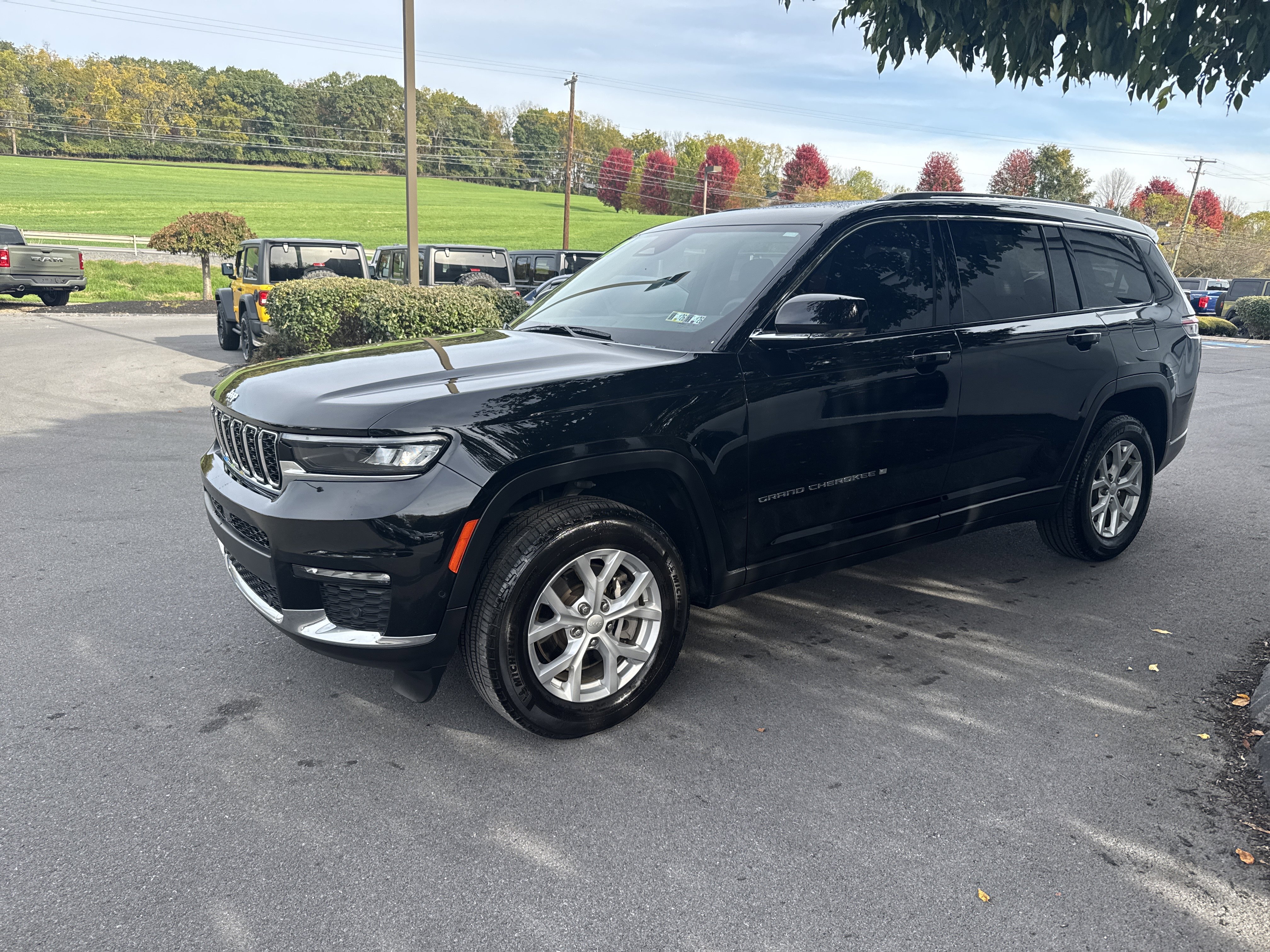 Used 2023 Jeep Grand Cherokee L Limited w/ Luxury Tech Group II image 8