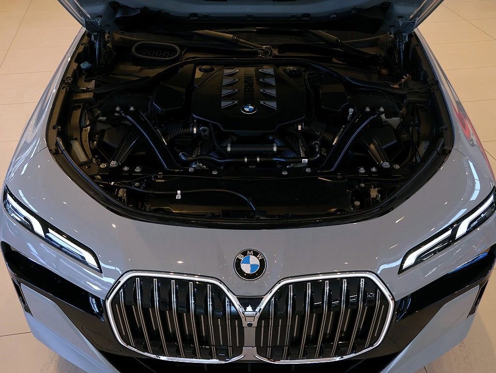 Used 2024 BMW 760i xDrive w/ Premium Package 2 image 58