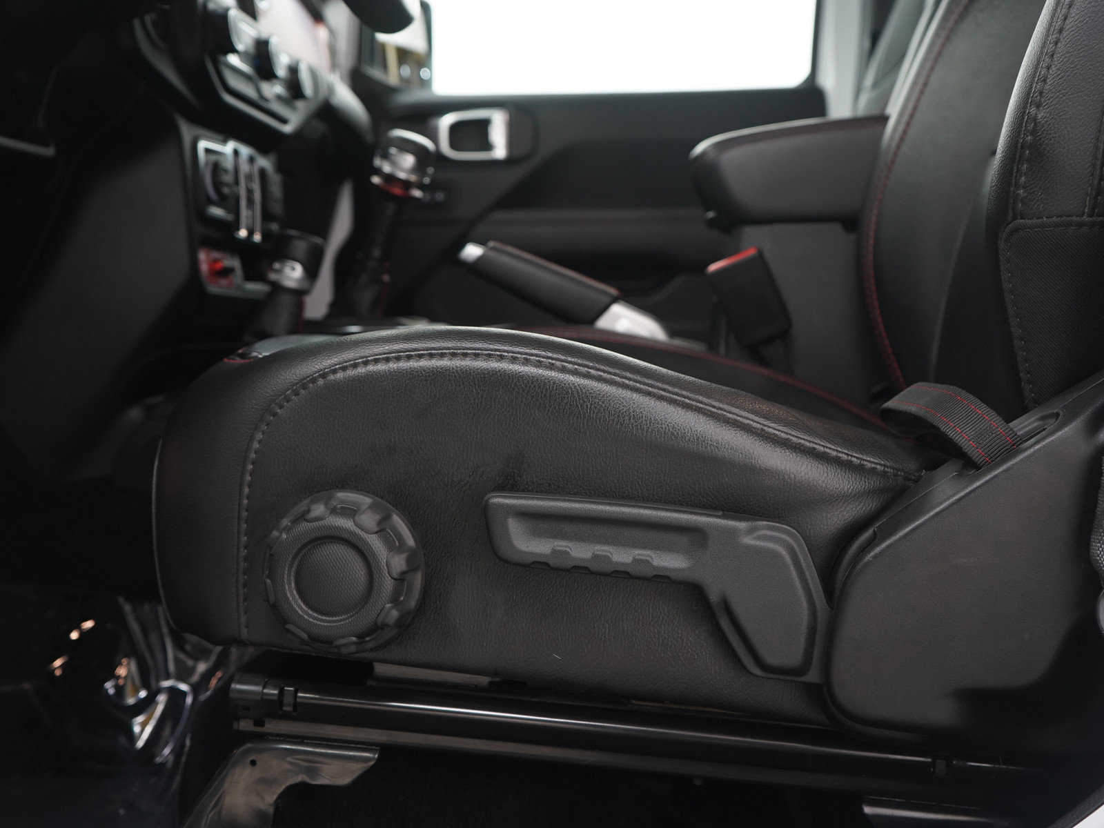 Used 2022 Jeep Gladiator Rubicon w/ Cold Weather Group image 21