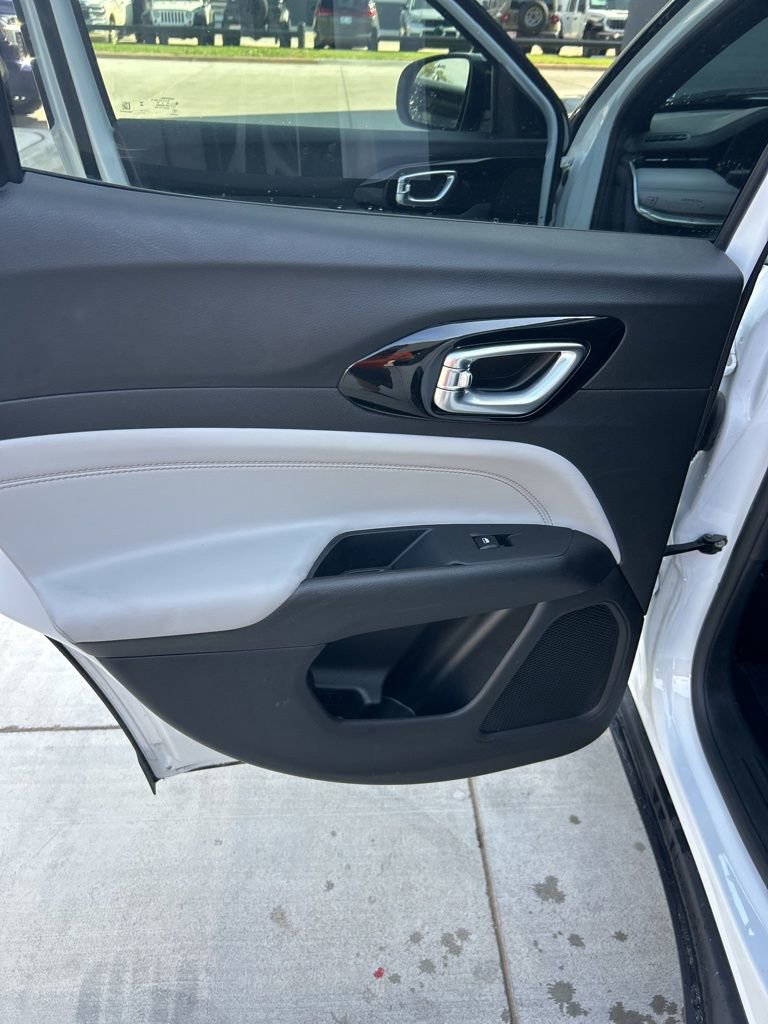 Used 2024 Jeep Compass Limited image 11