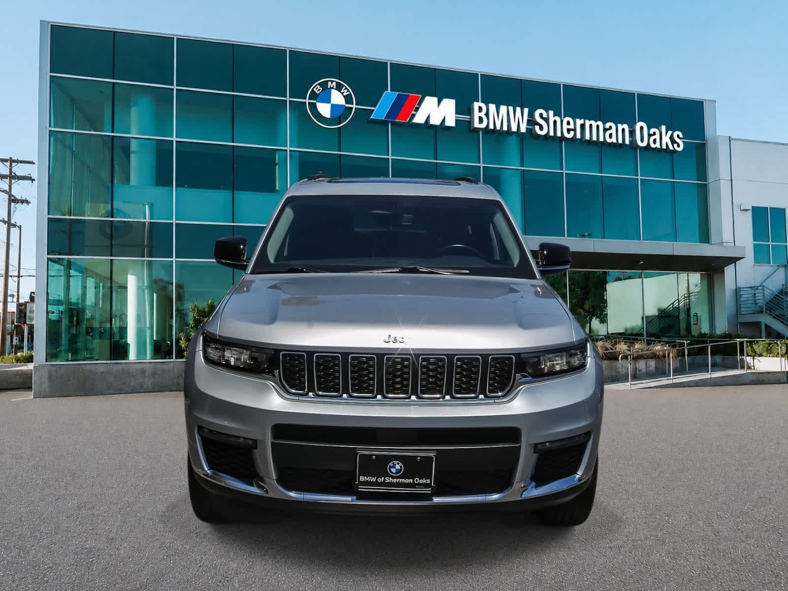 Used 2022 Jeep Grand Cherokee L Limited RWD image 2