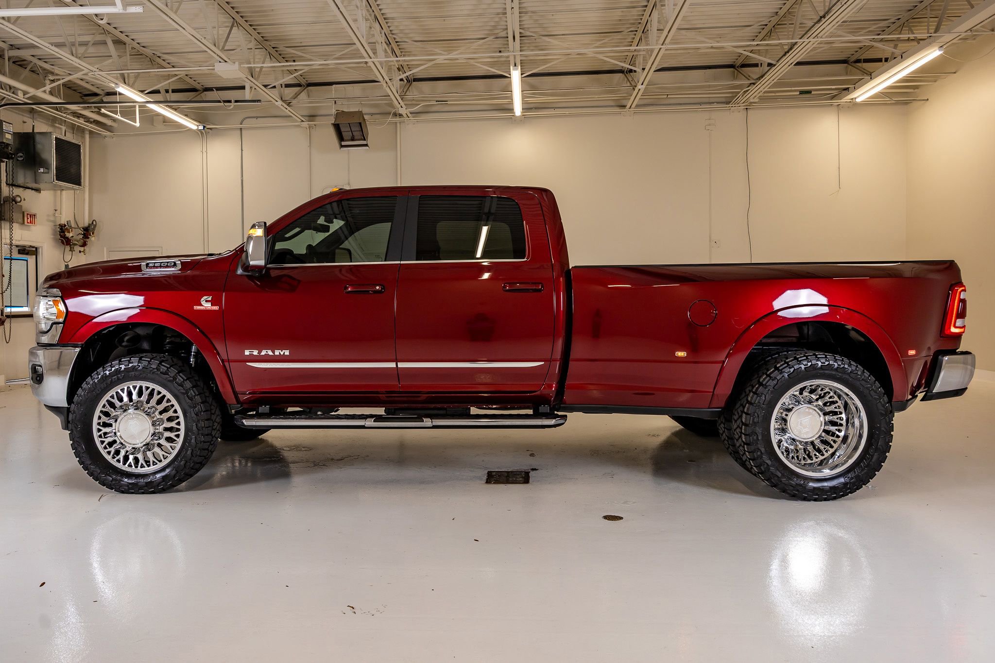 Used 2024 RAM 3500 Limited AWD/4WD image 6