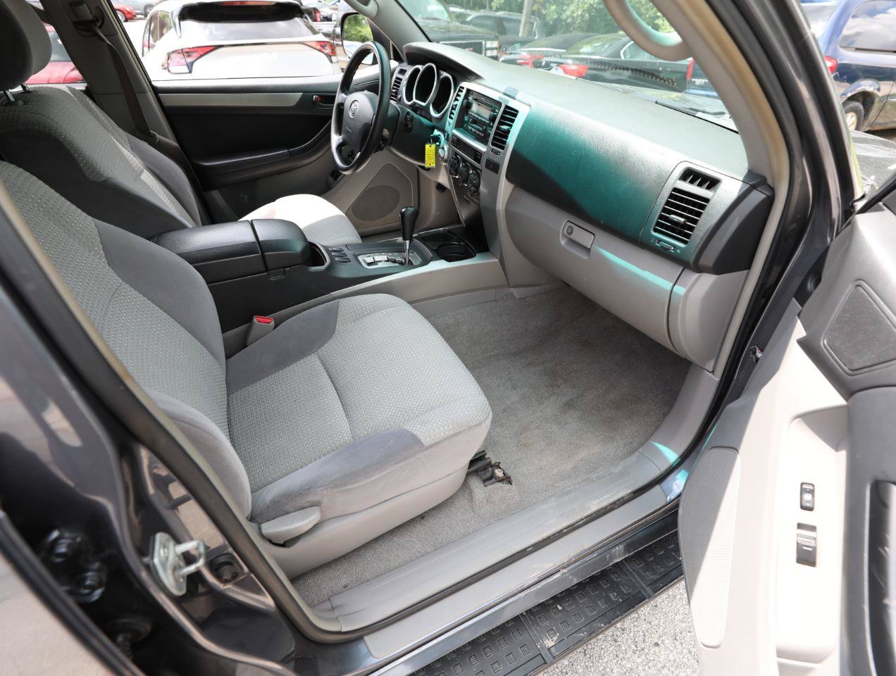 Used 2005 Toyota 4Runner SR5 AWD/4WD image 10
