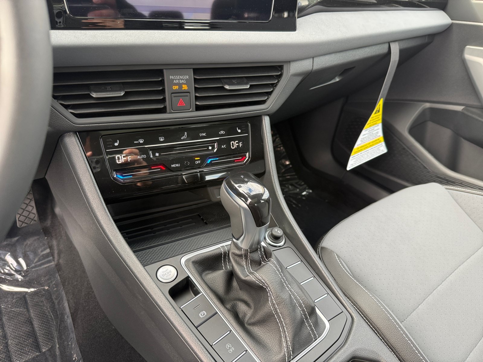 New 2027 Volkswagen Jetta SE FWD image 13