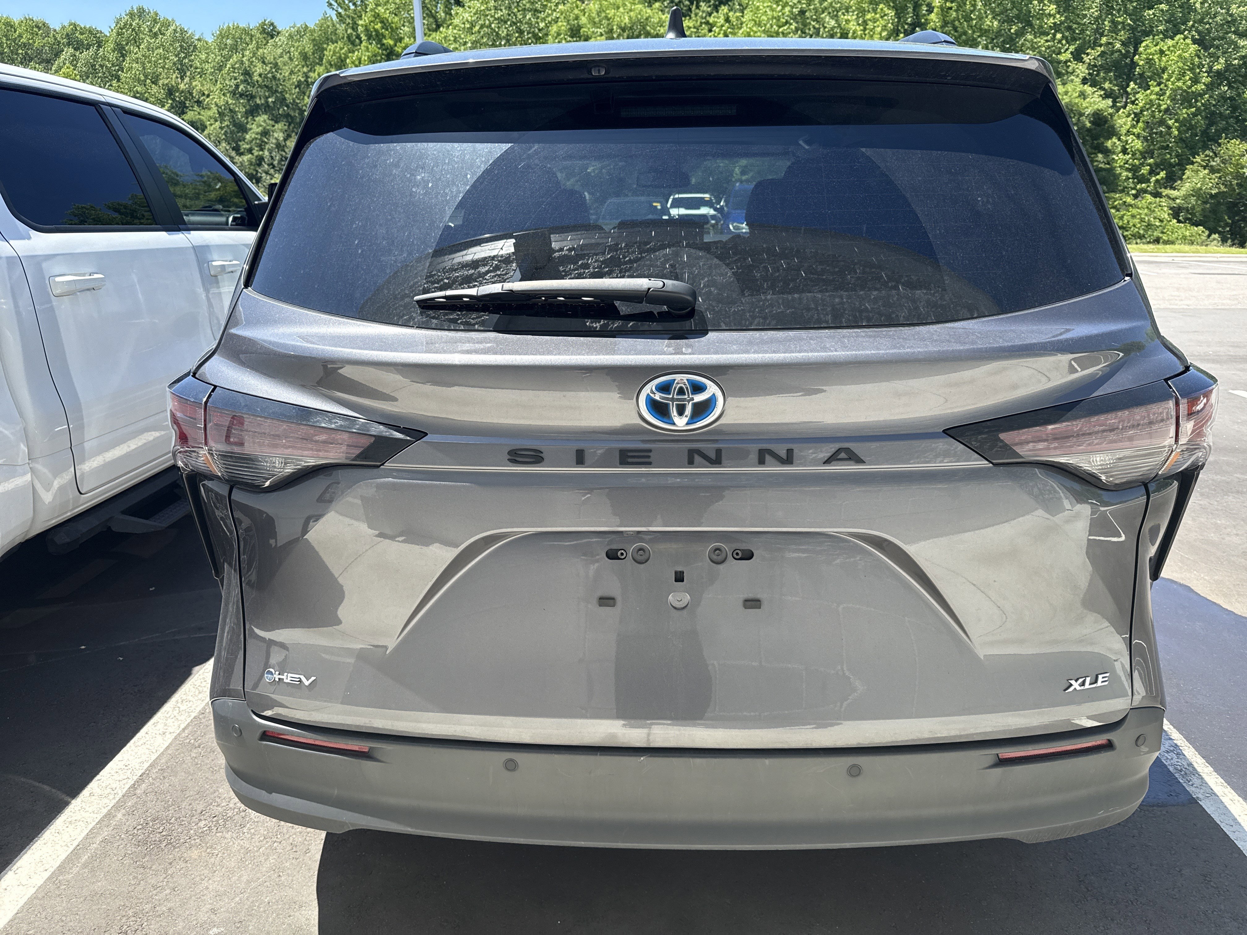 Used 2025 Toyota Sienna XLE FWD image 8