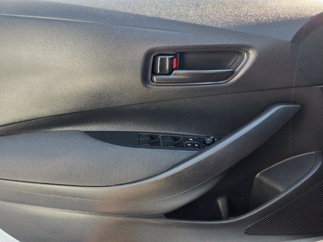 Used 2025 Toyota Corolla LE FWD image 34