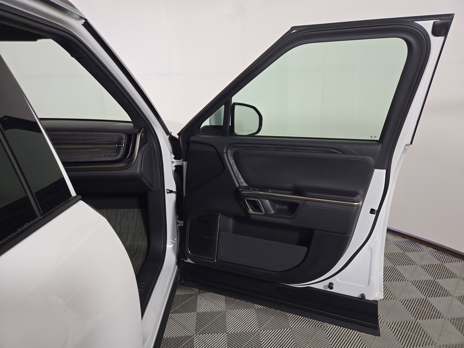 Used 2022 Rivian R1S Launch Edition image 18