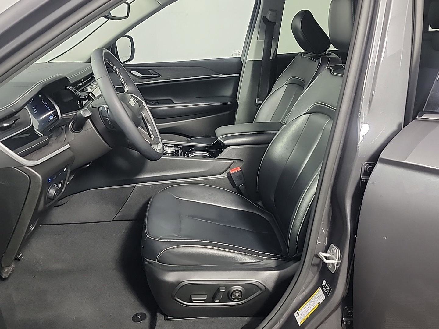 Used 2022 Jeep Grand Cherokee Limited 4xe image 19