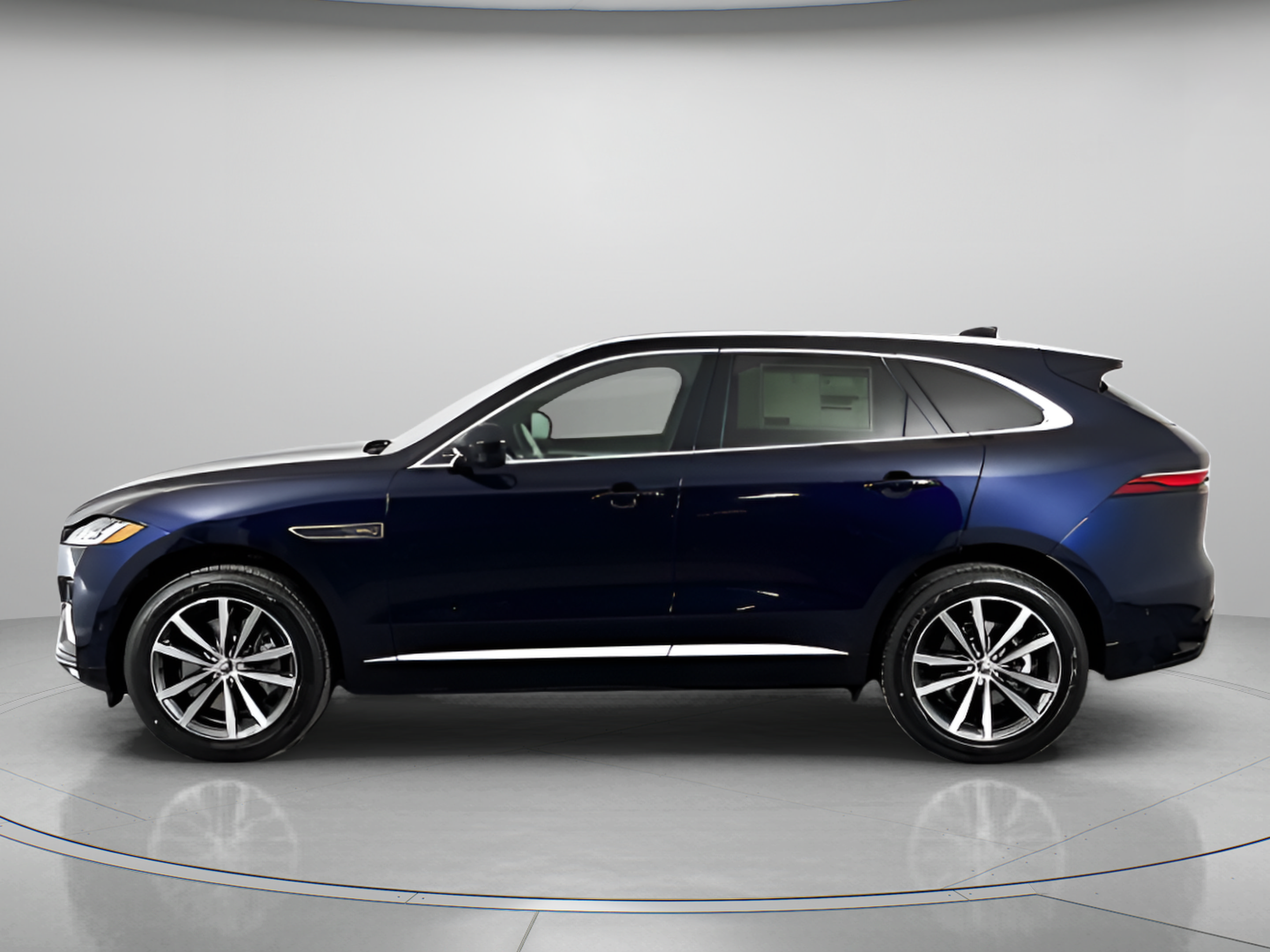 Used 2026 Jaguar F-PACE R-Dynamic S AWD/4WD image 2