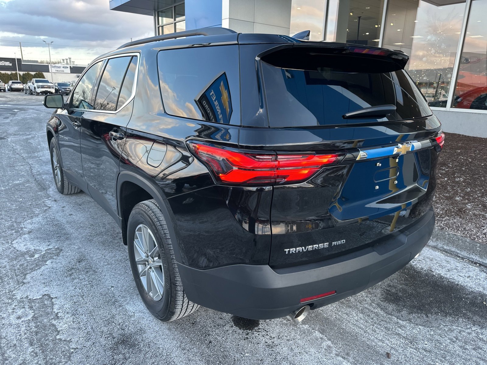 Used 2023 Chevrolet Traverse LT image 7