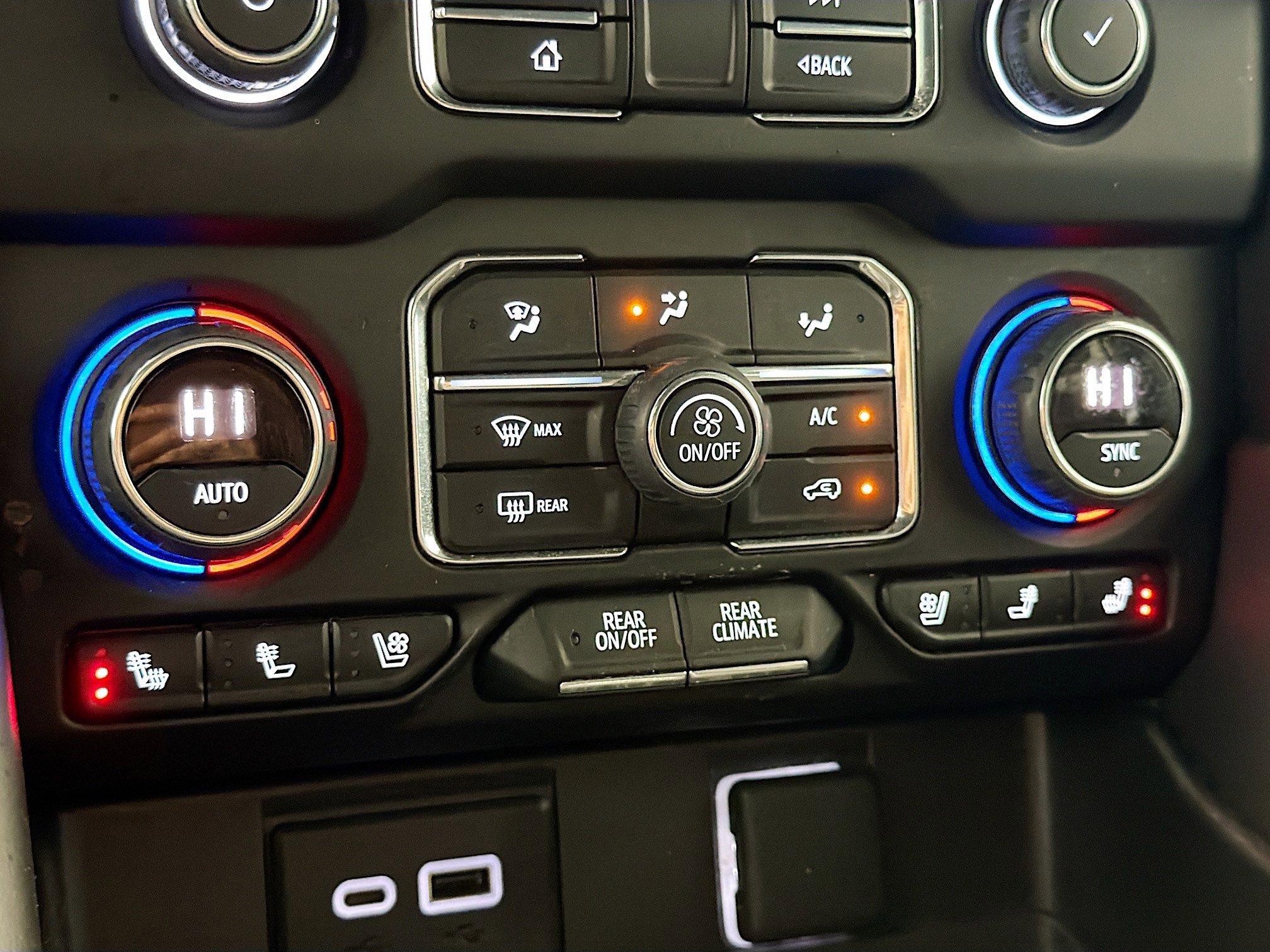 Used 2023 Chevrolet Suburban Premier image 9