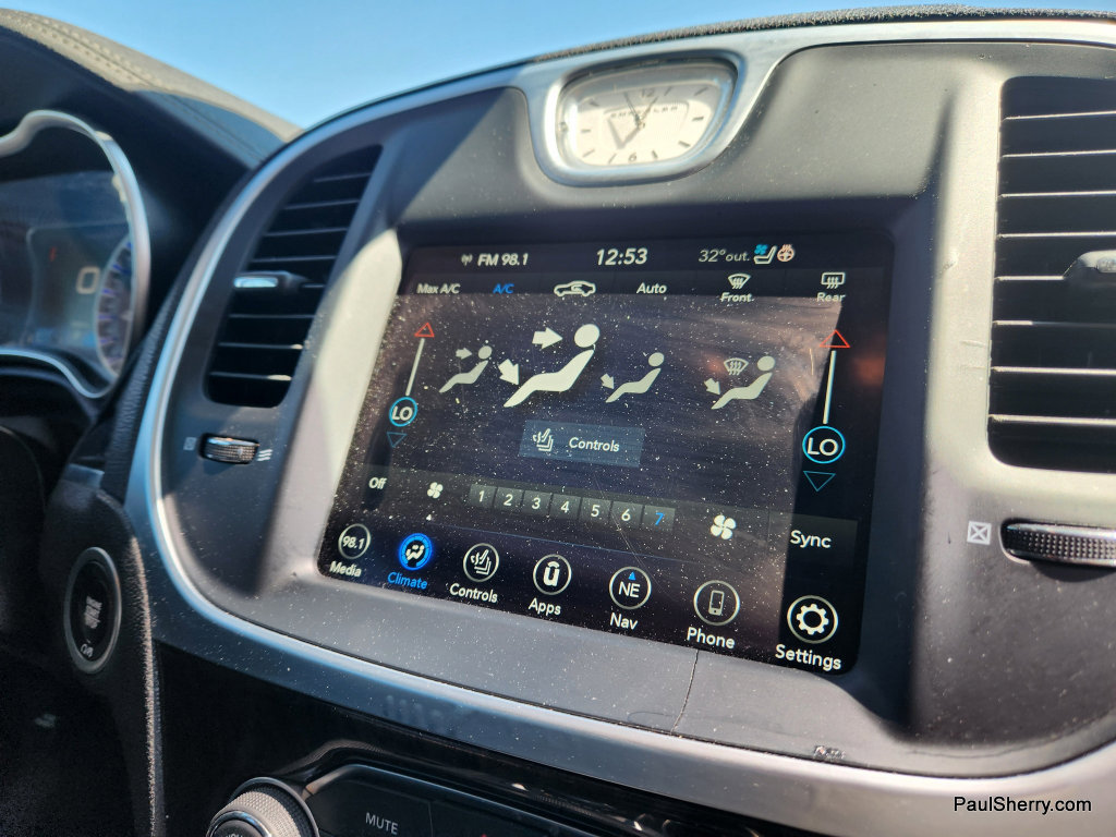 Used 2023 Chrysler 300 Touring L w/ Popular Equipment Group image 39