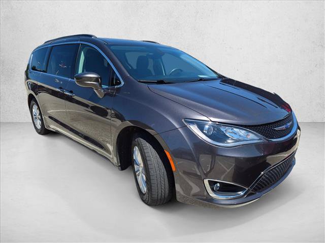 Used 2018 Chrysler Pacifica Touring Plus FWD image 3