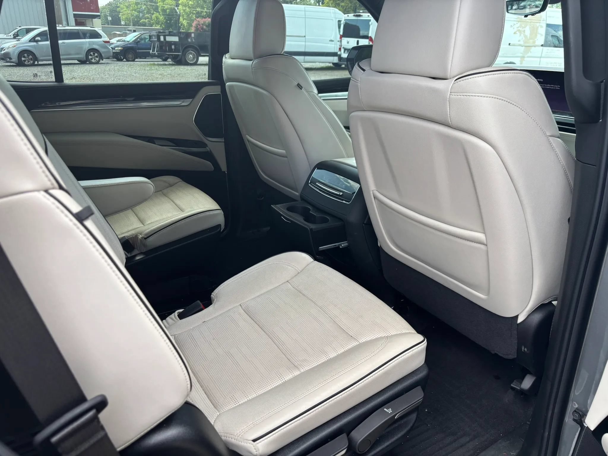 Used 2025 Cadillac Escalade Sport w/ Touring Package AWD/4WD image 18