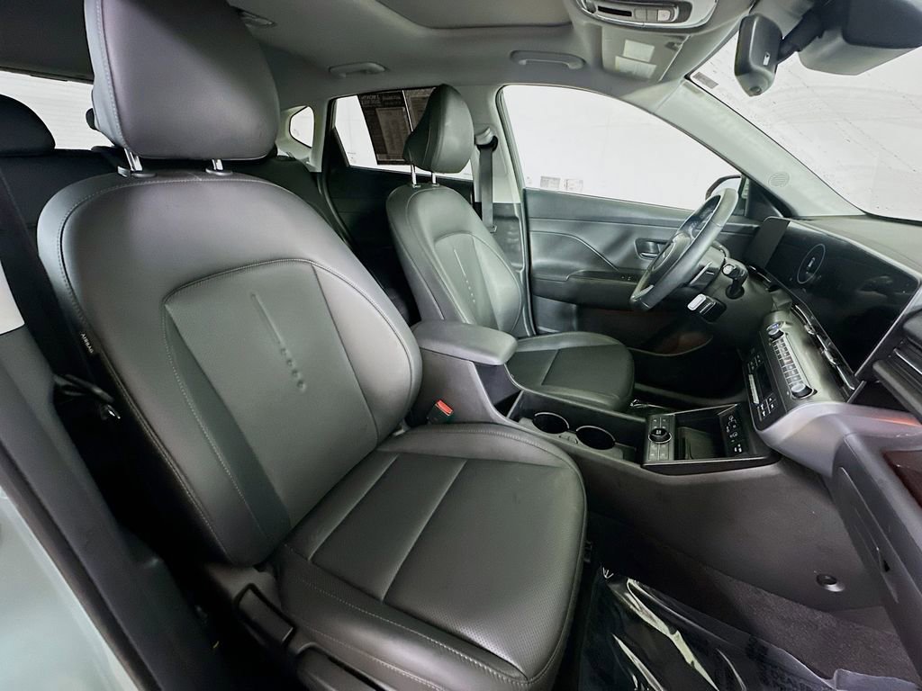 Used 2025 Hyundai Kona Limited image 12
