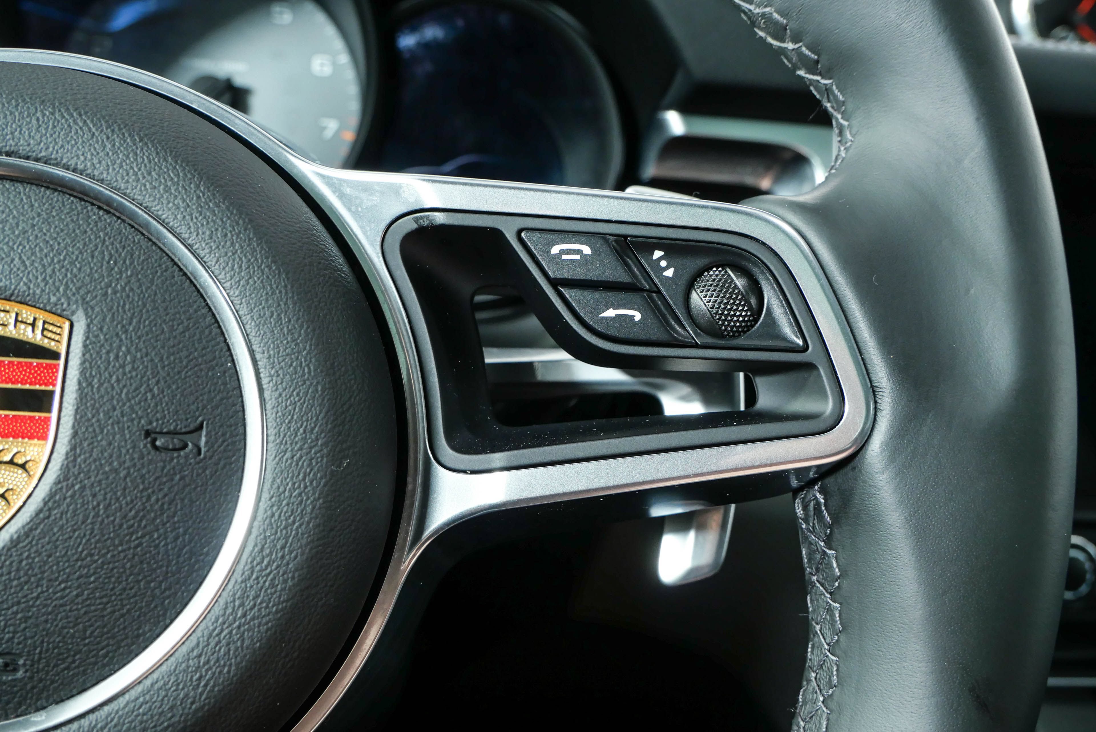 Certified 2021 Porsche Macan S AWD/4WD image 12