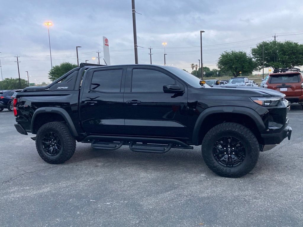 Used 2025 Chevrolet Colorado ZR2 w/ Midnight Edition AWD/4WD image 4