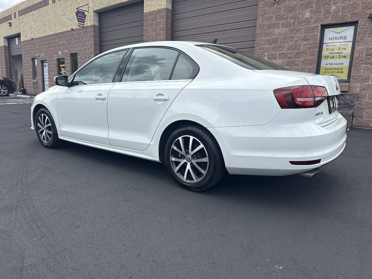 Used 2017 Volkswagen Jetta SE FWD image 18