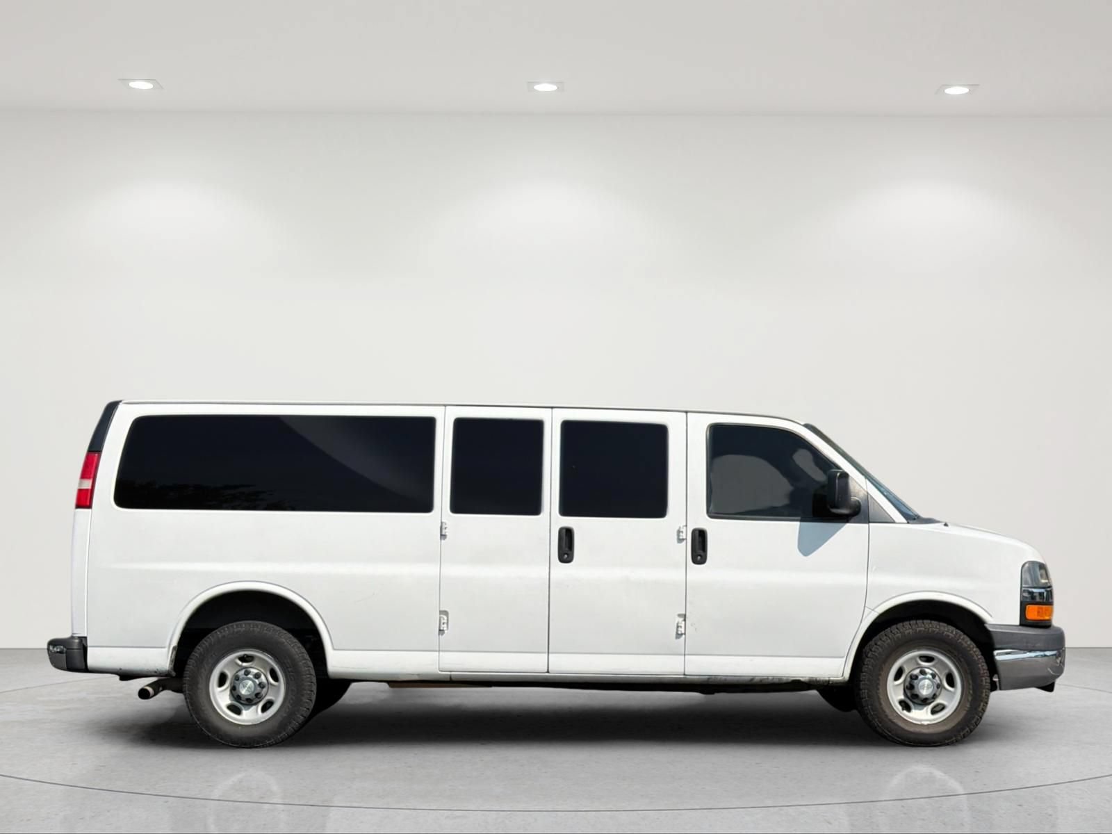 Used 2016 Chevrolet Express 3500 LT w/ LT Preferred Equipment Group RWD image 5
