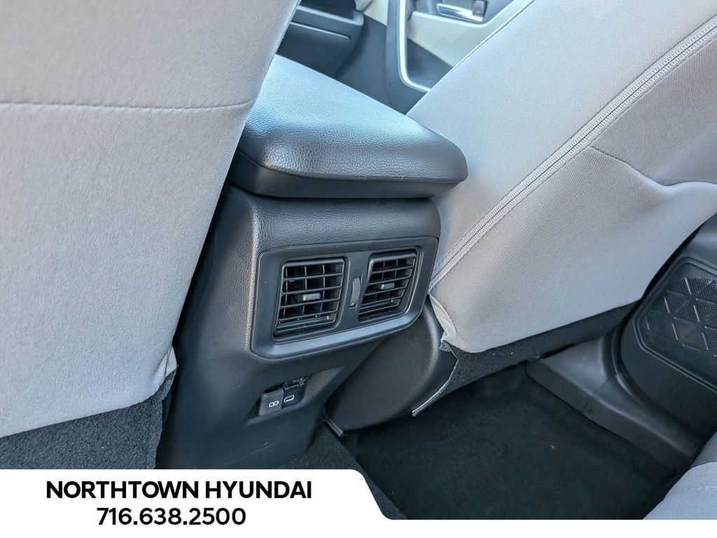 Used 2025 Toyota RAV4 XLE AWD/4WD image 32