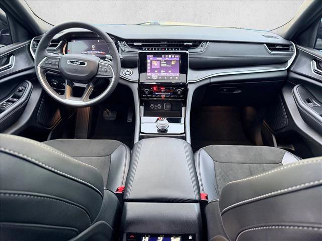 Used 2025 Jeep Grand Cherokee L Altitude image 17