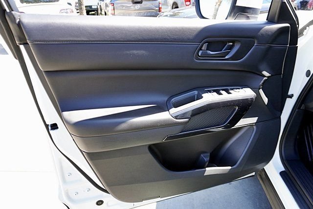 Certified 2023 Nissan Pathfinder SV w/ Black Appearance Package FWD image 31