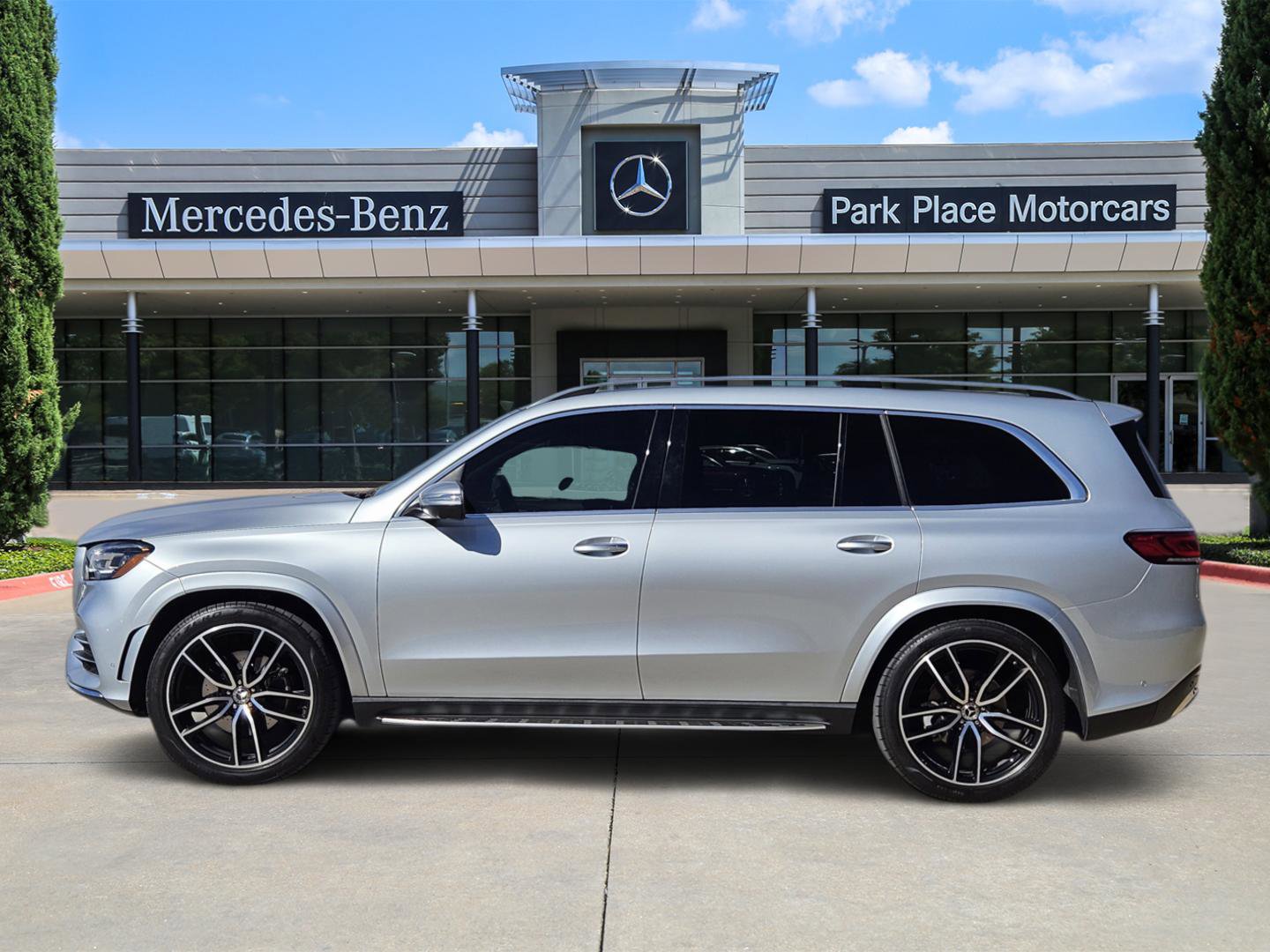 Used 2023 Mercedes-Benz GLS 450 4MATIC image 3