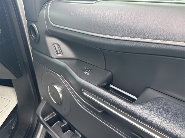 Used 2024 Ford Expedition XLT image 15