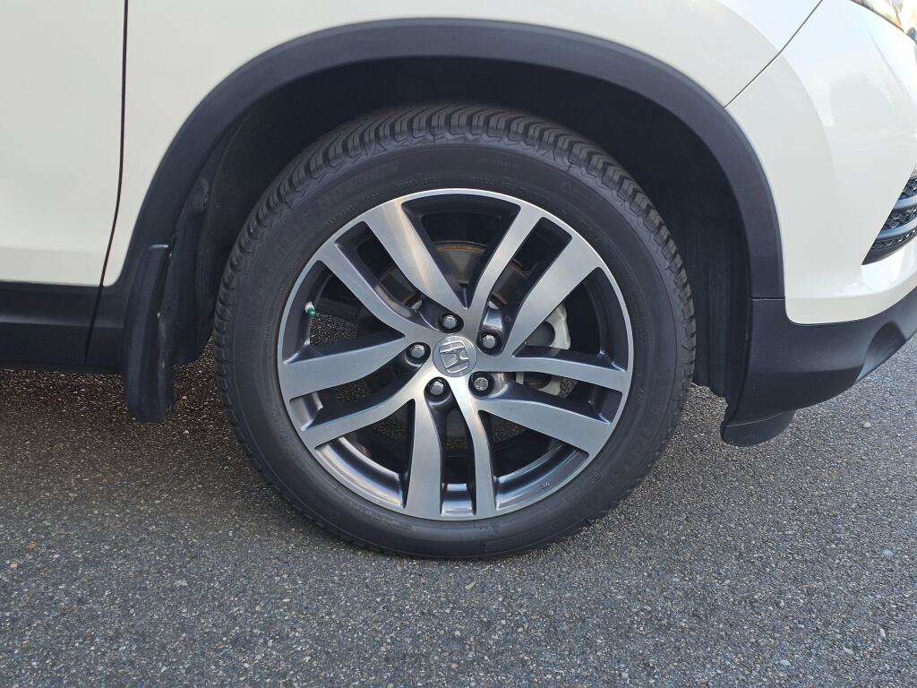 Certified 2018 Honda Pilot Touring image 9
