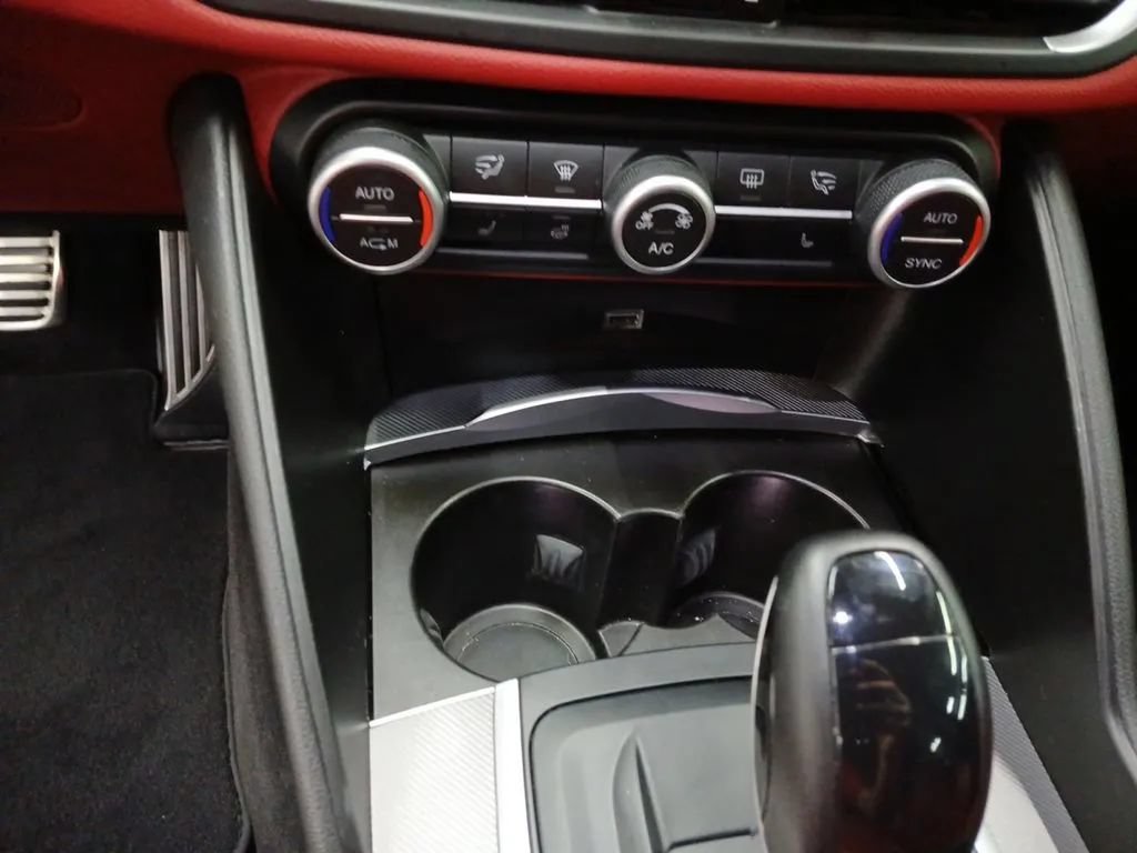 Used 2019 Alfa Romeo Giulia Ti Sport w/ Quick Order Package 22U Sport RWD image 45