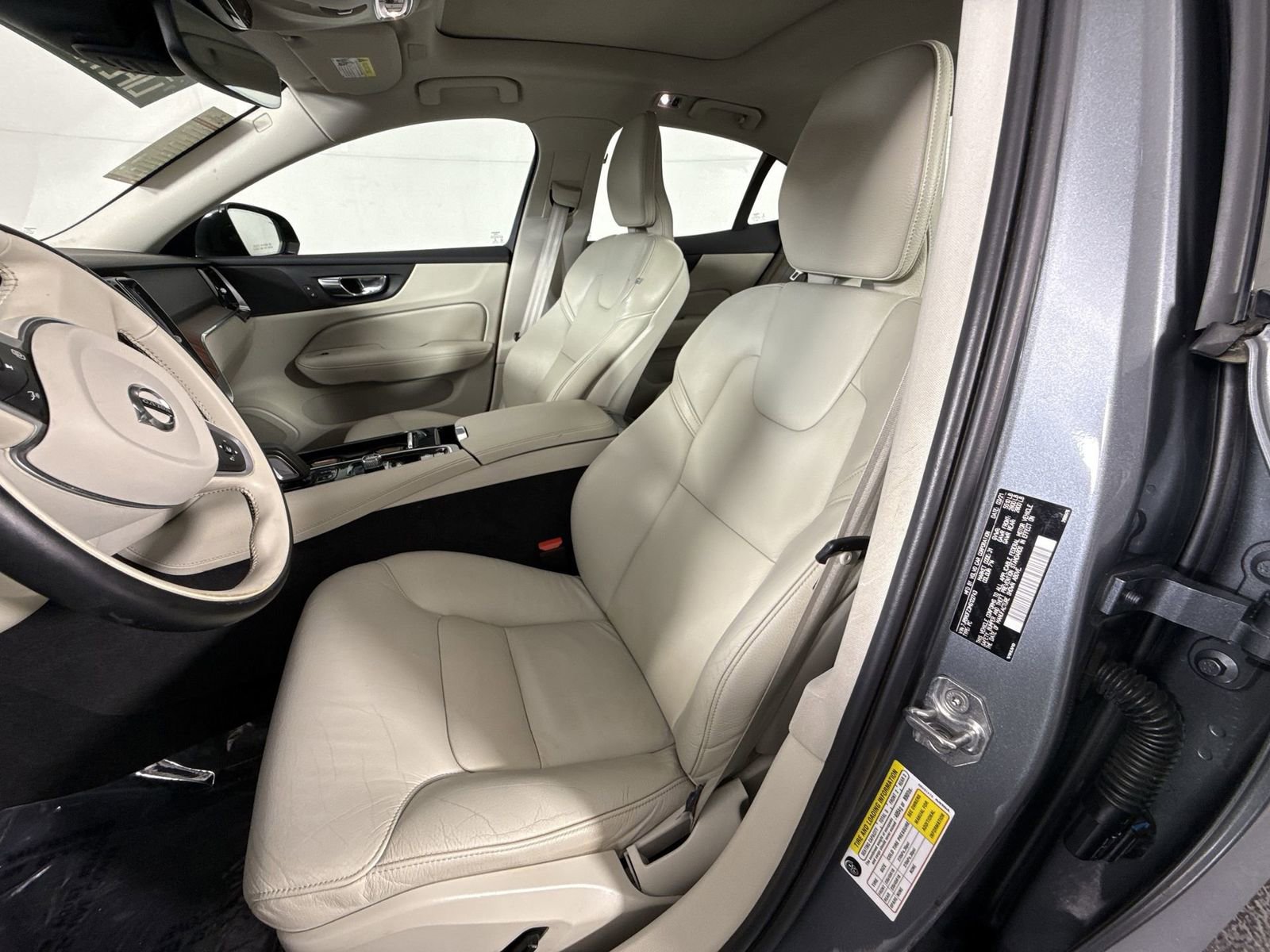 Used 2021 Volvo S60 T8 R-Design Expression AWD/4WD image 11