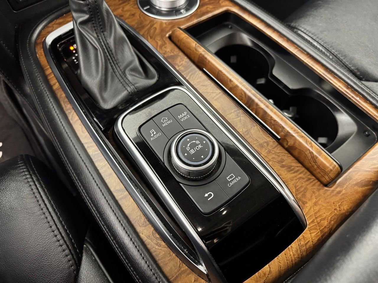 Used 2024 Nissan Armada SL w/ Captain's Chairs Package image 21