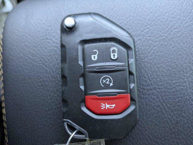 Certified 2025 Jeep Gladiator Mojave AWD/4WD image 30