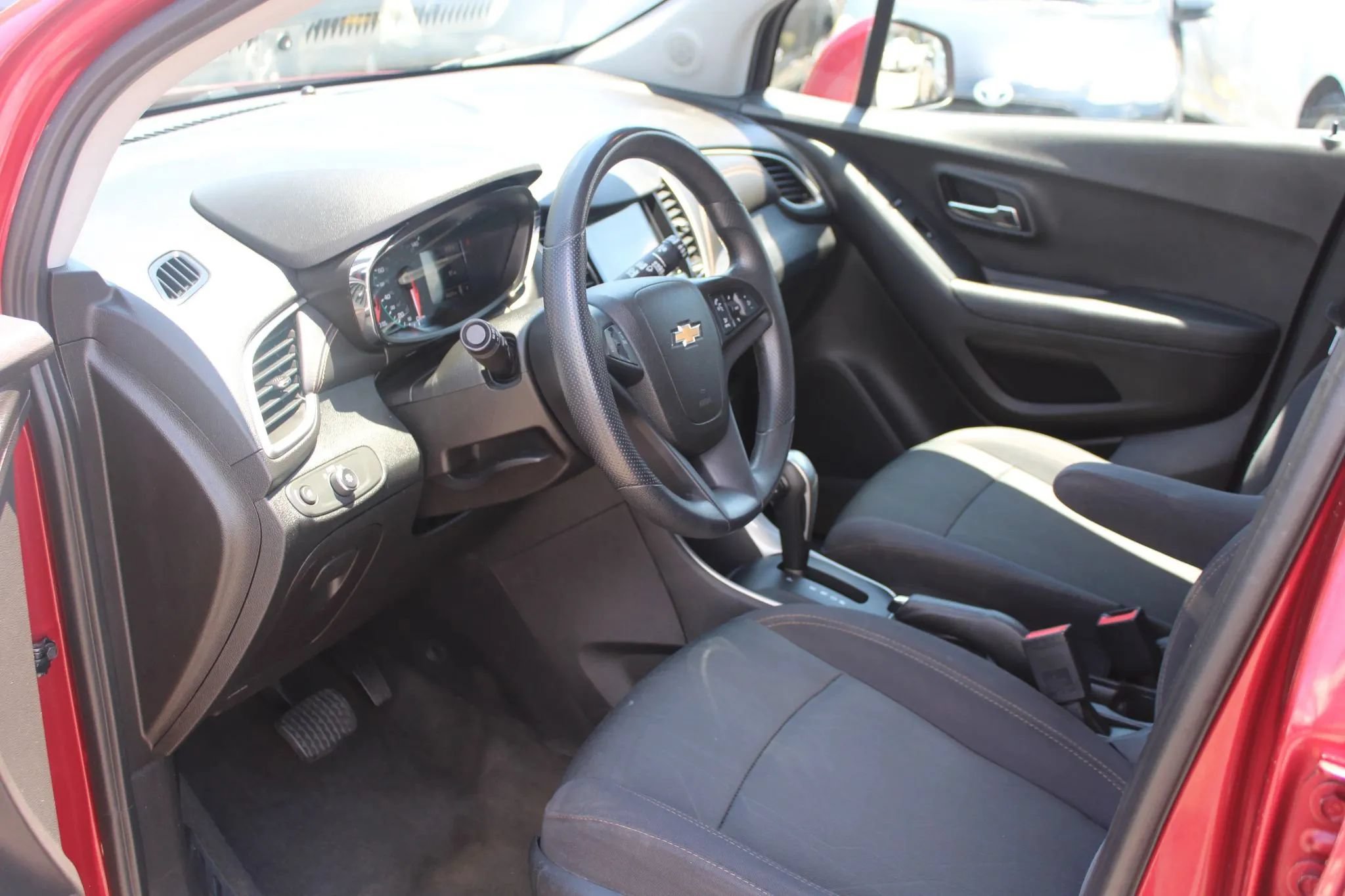 Used 2018 Chevrolet Trax LT FWD image 19